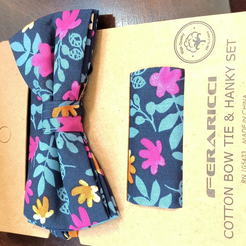 Men's pre-tied bowtie sets with hanky